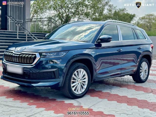 https://images10.gaadi.com/usedcar_image/4634879/original/processed_a4ff55f5-010e-401b-a115-fe0fb5003623.jpg?imwidth=6402