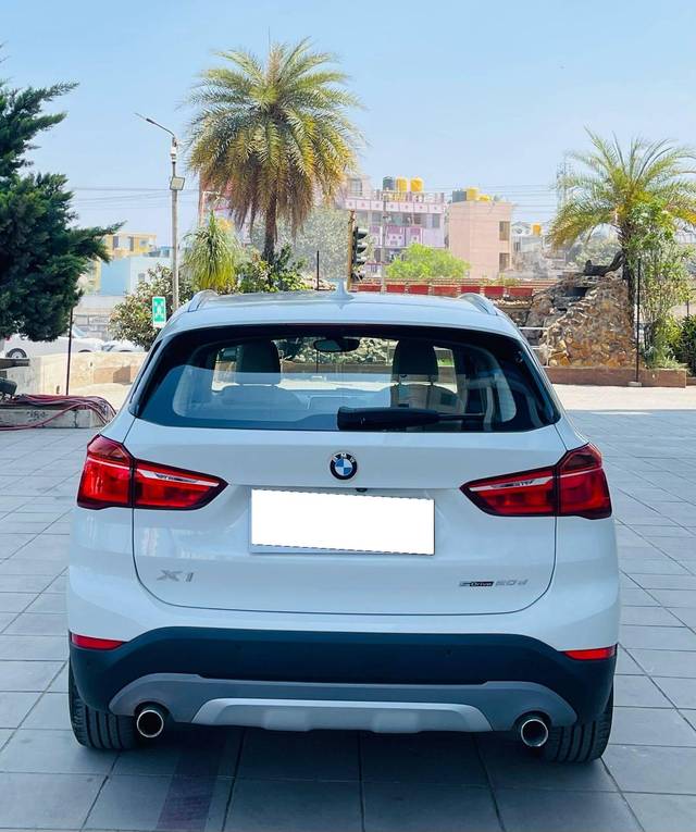 https://images10.gaadi.com/usedcar_image/4634880/original/processed_212f240ac340f1e569c5008a23481219.jpg?imwidth=6402