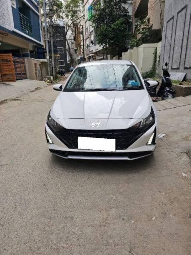 https://images10.gaadi.com/usedcar_image/4634883/original/processed_53a50de0-6ae0-4205-b162-c3faff9839ec.jpeg?imwidth=6402