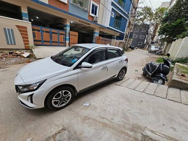 https://images10.gaadi.com/usedcar_image/4634883/original/processed_6cc1e164-cf65-460b-9320-1afbbd8ce9f9.jpeg?imwidth=6400