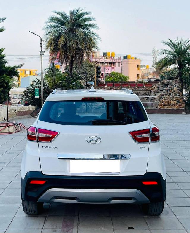 https://images10.gaadi.com/usedcar_image/4634893/original/processed_5ed6349bb8ef73d4701e4dfdfc0af44b.jpg?imwidth=6401