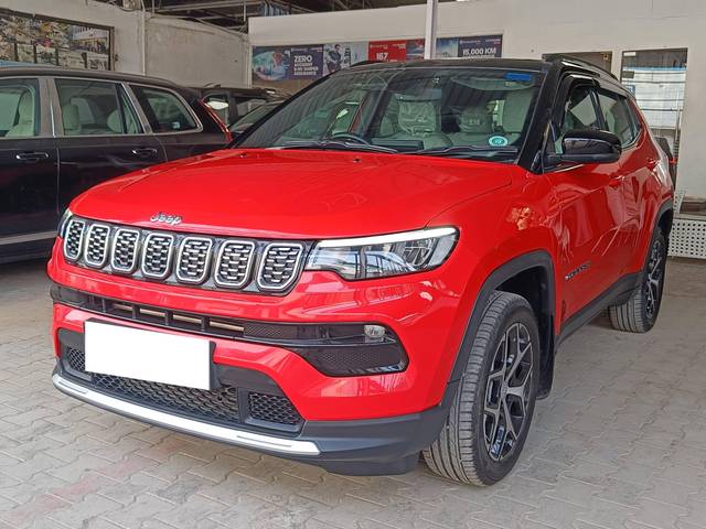 https://images10.gaadi.com/usedcar_image/4634894/original/processed_eff9962c974149e76fdc90bc857ac52b.jpg?imwidth=6402