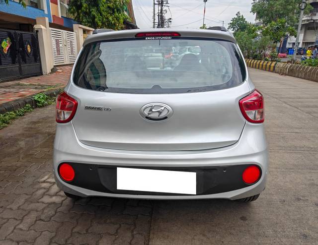 https://images10.gaadi.com/usedcar_image/4634912/original/processed_0a7a5c796ef6191e4341bf90a2ecccde.jpg?imwidth=6401