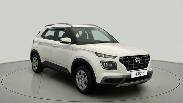 https://images10.gaadi.com/usedcar_image/4634913/original/091d9f7f7ad94c4b9a2bb8800292f426.jpg?imwidth=6400