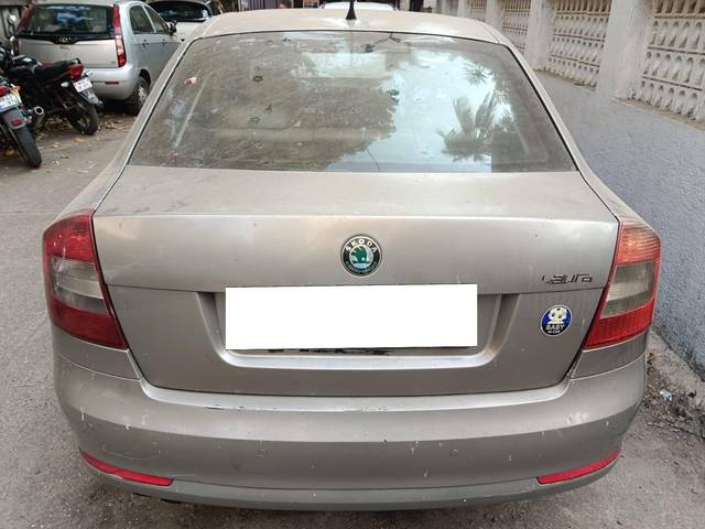 https://images10.gaadi.com/usedcar_image/4634927/original/processed_74d540c57311dbe3c418f2125729e1d2.jpg?imwidth=6401