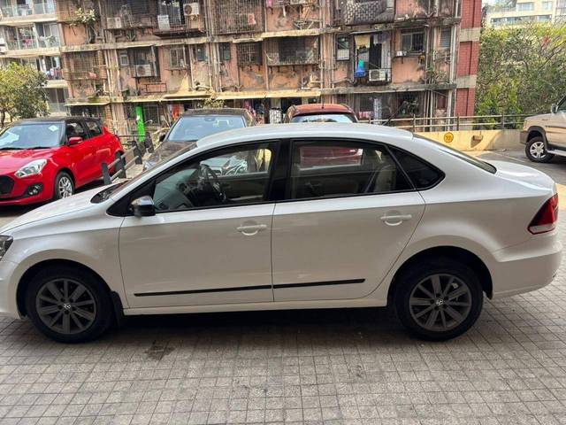 https://images10.gaadi.com/usedcar_image/4634940/original/processed_b2cae95e3dc4dee3bf92a99c6c4b3e89.jpg?imwidth=6402