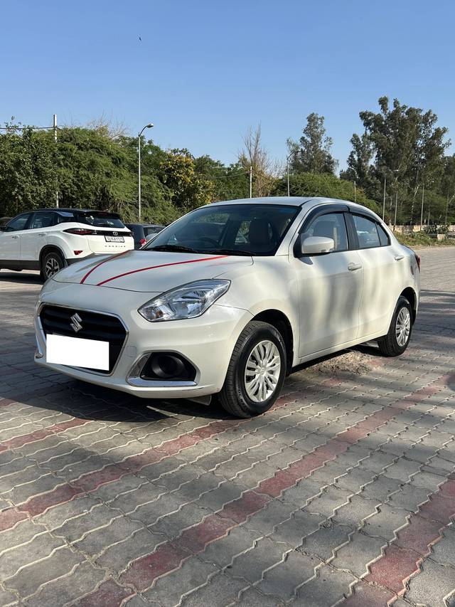 https://images10.gaadi.com/usedcar_image/4634945/original/processed_98947bbb-f8c5-4cd1-afb8-562d2a75dd6a.jpg?imwidth=6402