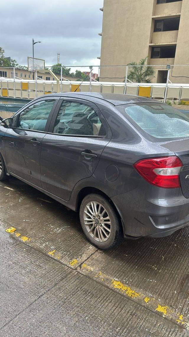 https://images10.gaadi.com/usedcar_image/4634961/original/processed_6ab642be-2dba-4150-ae0a-aedc6690fced.jpg?imwidth=6400