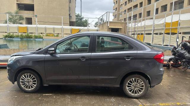https://images10.gaadi.com/usedcar_image/4634961/original/processed_dbcc5137-73ef-400a-b335-9ef8915f6f8a.jpg?imwidth=6401