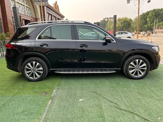 https://images10.gaadi.com/usedcar_image/4634979/original/processed_953514cd-dc76-4959-84f0-6d5d0abccedf.jpg?imwidth=6401