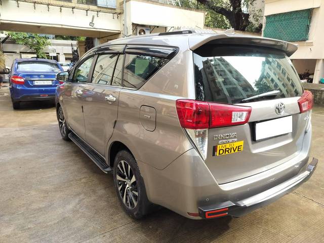 https://images10.gaadi.com/usedcar_image/4634983/original/processed_c1b4dcb78348918c7f33eb092d937d48.jpg?imwidth=6402