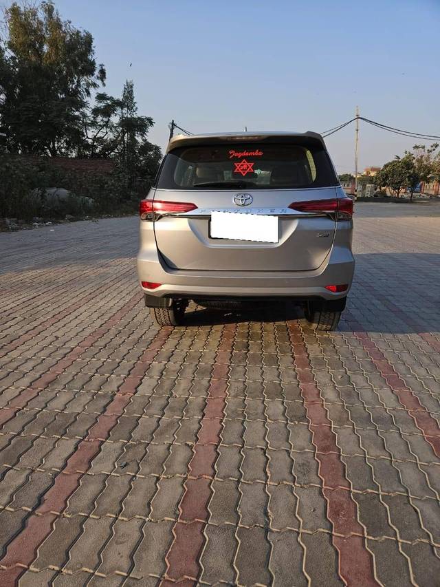 https://images10.gaadi.com/usedcar_image/4634991/original/processed_60b8d74f4b252015f2fd80761f938d5a.jpg?imwidth=6402