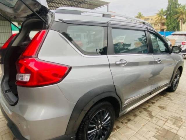 https://images10.gaadi.com/usedcar_image/4635027/original/processed_d32edc2b-f4a8-4406-a38c-e774d8b40973.jpeg?imwidth=6401