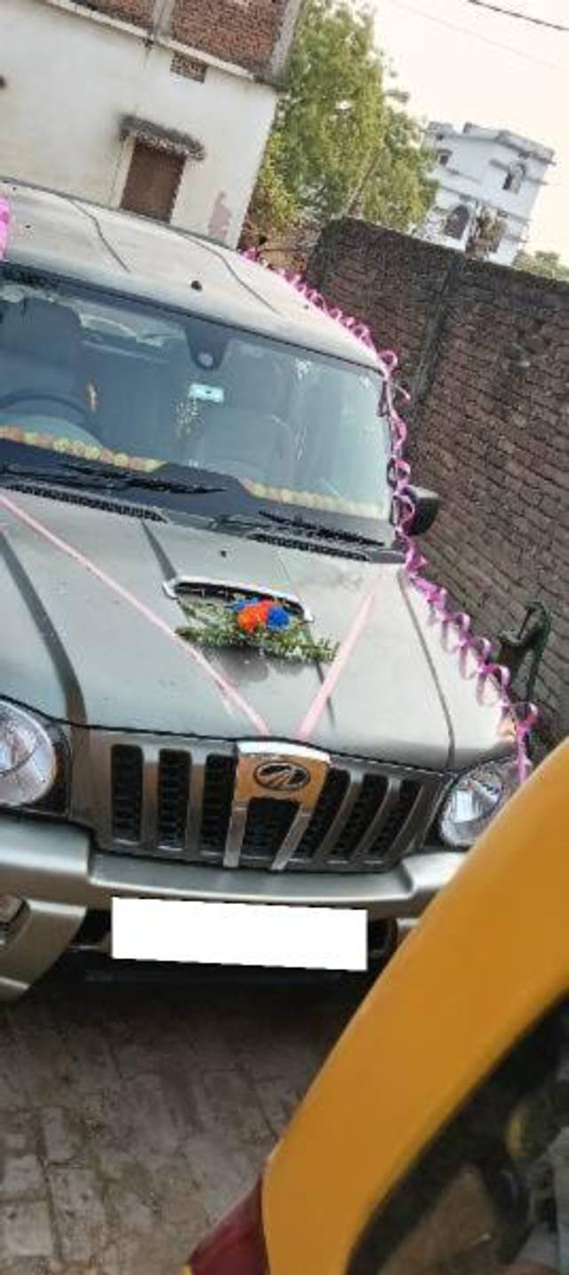 https://images10.gaadi.com/usedcar_image/4635028/original/processed_ecc8bb8f-801a-4182-859d-35a9361263ce.jpg?imwidth=6401