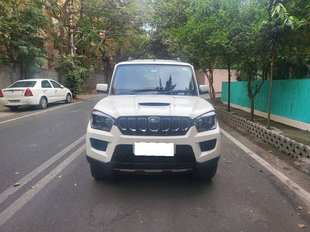https://images10.gaadi.com/usedcar_image/4635035/original/processed_2a5f1af3a524f578af34b42bb7bee9b3.jpeg?imwidth=6402