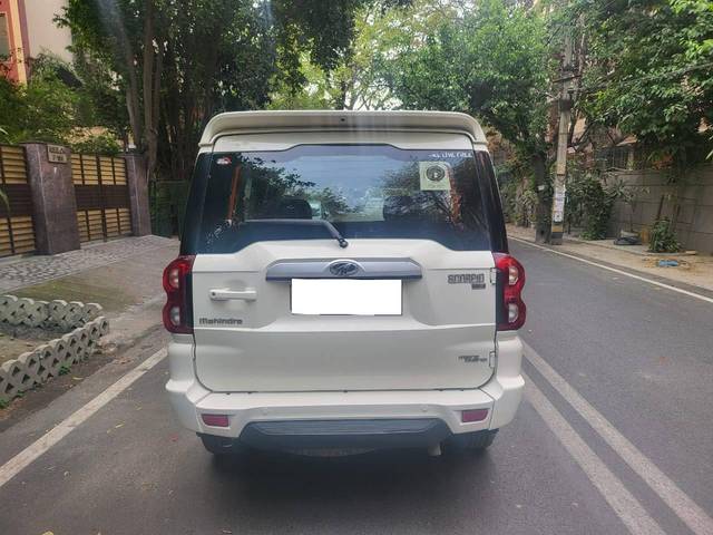 https://images10.gaadi.com/usedcar_image/4635035/original/processed_6d25eeda25c7bdfa50f10a76534afb95.jpeg?imwidth=6401