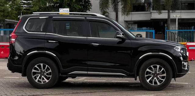 https://images10.gaadi.com/usedcar_image/4635055/original/processed_107c42f77fd741c200cae4fd508e1218.jpg?imwidth=6401