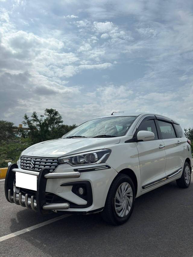 https://images10.gaadi.com/usedcar_image/4635056/original/processed_f2a0991ffc38be2d60c934ea1a10cb82.jpg?imwidth=6400