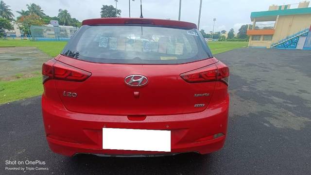 https://images10.gaadi.com/usedcar_image/4635100/original/processed_53d0054c-8a9c-4403-835c-269ec0e96fab.jpg?imwidth=6402