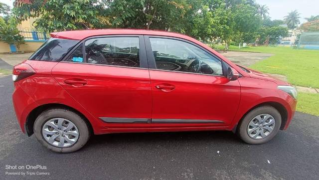 https://images10.gaadi.com/usedcar_image/4635100/original/processed_c72ced5e-3551-4454-a8c9-14e9980a9a14.jpg?imwidth=6401