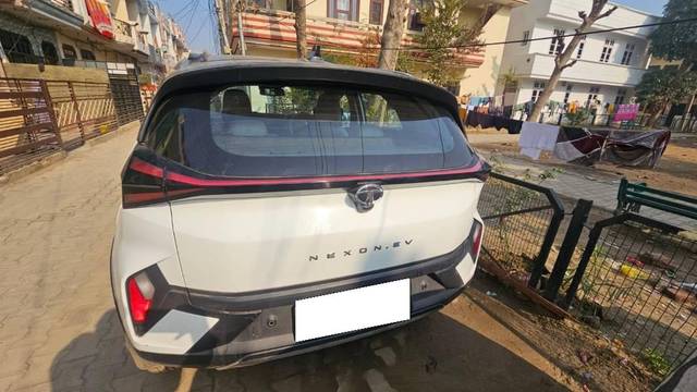 https://images10.gaadi.com/usedcar_image/4635104/original/processed_f2610850-fd52-44da-a713-377b1062782d.jpg?imwidth=6401