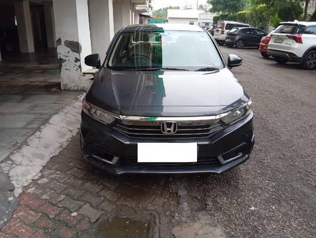 https://images10.gaadi.com/usedcar_image/4635110/original/processed_8e45aab4-2363-40b7-9d50-045953b4c7aa.jpg?imwidth=6400