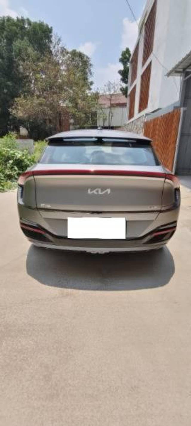 https://images10.gaadi.com/usedcar_image/4635125/original/processed_ee9f8e57-b6a7-4d81-8aed-4abad68aaaf2.jpg?imwidth=6402