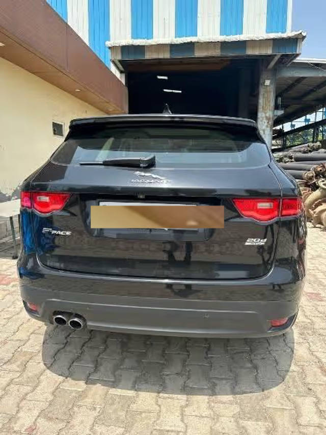 https://images10.gaadi.com/usedcar_image/4635196/original/35ed0a86-e515-4eac-ba3c-4176bc13fc72.png?imwidth=6401