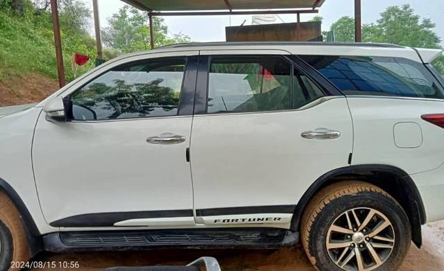 https://images10.gaadi.com/usedcar_image/4635206/original/processed_fc8349ee-0051-4822-ae9a-f00a7be896f4.jpg?imwidth=6402