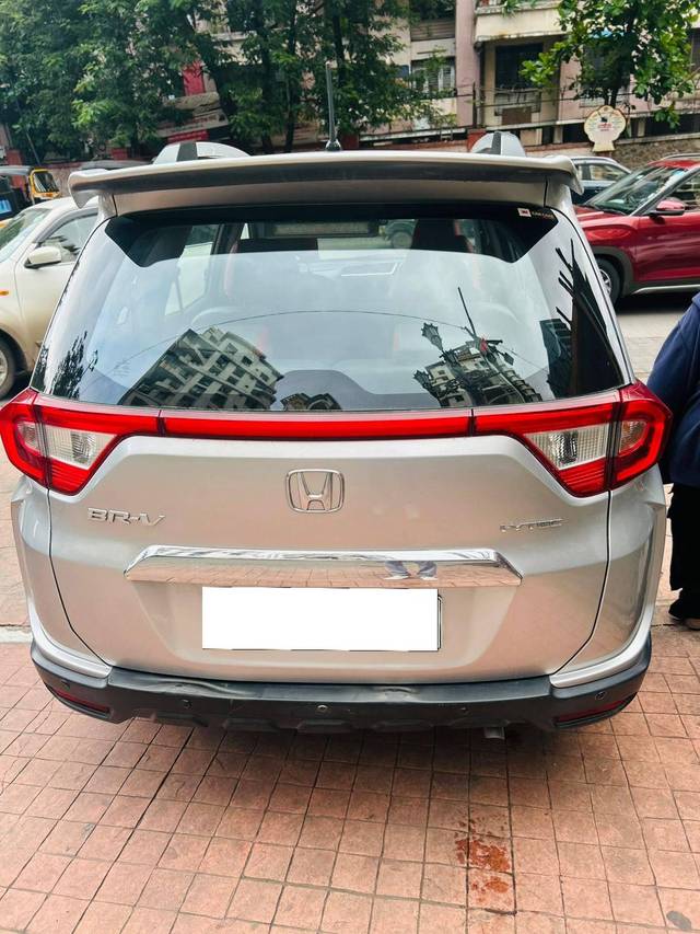 https://images10.gaadi.com/usedcar_image/4635207/original/processed_f070d30986c4848f471ed9646a6c476f.jpg?imwidth=6402