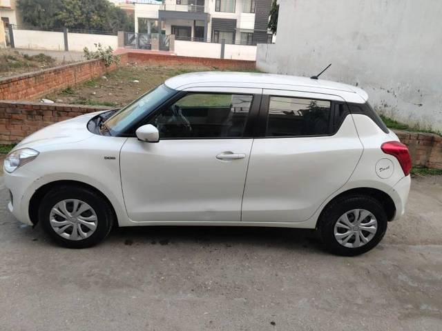 https://images10.gaadi.com/usedcar_image/4635221/original/processed_d3261a68-c022-4abf-a072-839c8686b846.jpg?imwidth=6402
