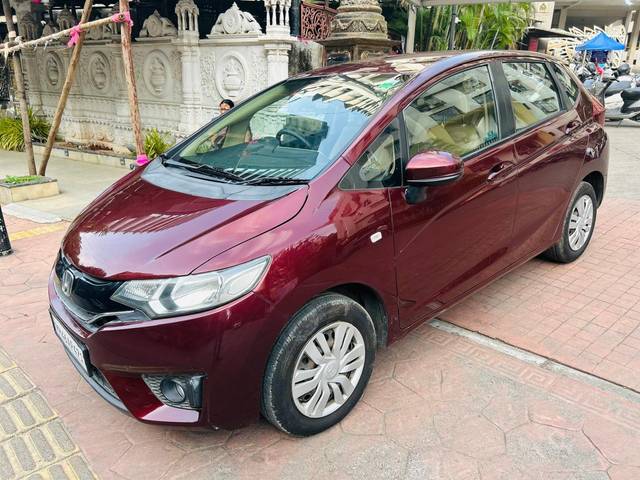 https://images10.gaadi.com/usedcar_image/4635224/original/processed_a602e3e61b4720fd4af0bf4ea7e8389a.jpg?imwidth=6400
