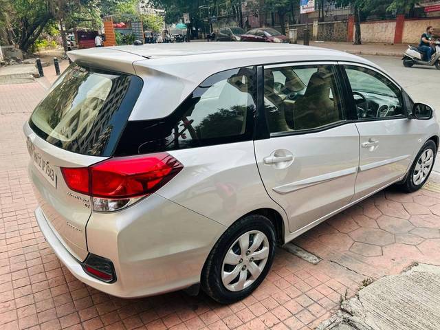 https://images10.gaadi.com/usedcar_image/4635262/original/processed_2ee2455292cb5f84df3ba462751ab26a.jpg?imwidth=6402