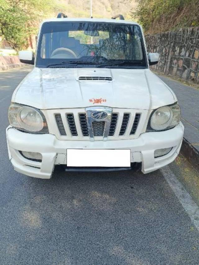 https://images10.gaadi.com/usedcar_image/4635280/original/processed_2d670dca-d0b8-4eb0-b395-c8f9ea9abacf.jpg?imwidth=6402