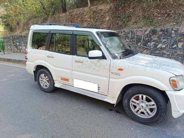 https://images10.gaadi.com/usedcar_image/4635280/original/processed_4865ef2f-46f0-43b4-98bb-7b6f264e1a40.jpg?imwidth=6400