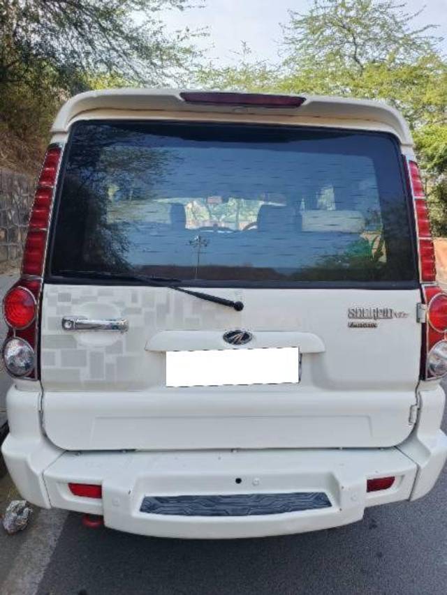 https://images10.gaadi.com/usedcar_image/4635280/original/processed_c4f776a1-4484-4a91-b867-401e2a84ef30.jpg?imwidth=6401