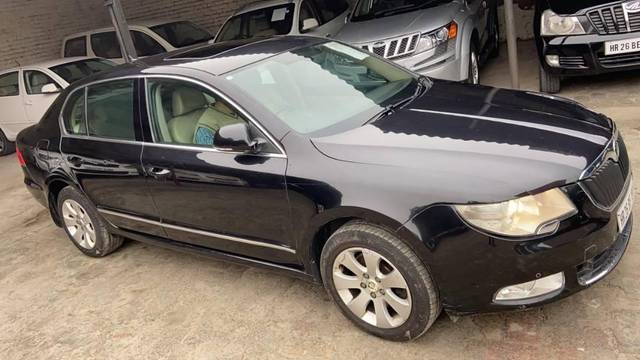 https://images10.gaadi.com/usedcar_image/4635293/original/processed_35899bc1-9081-40d8-a1e7-730b55dad503.jpg?imwidth=6400
