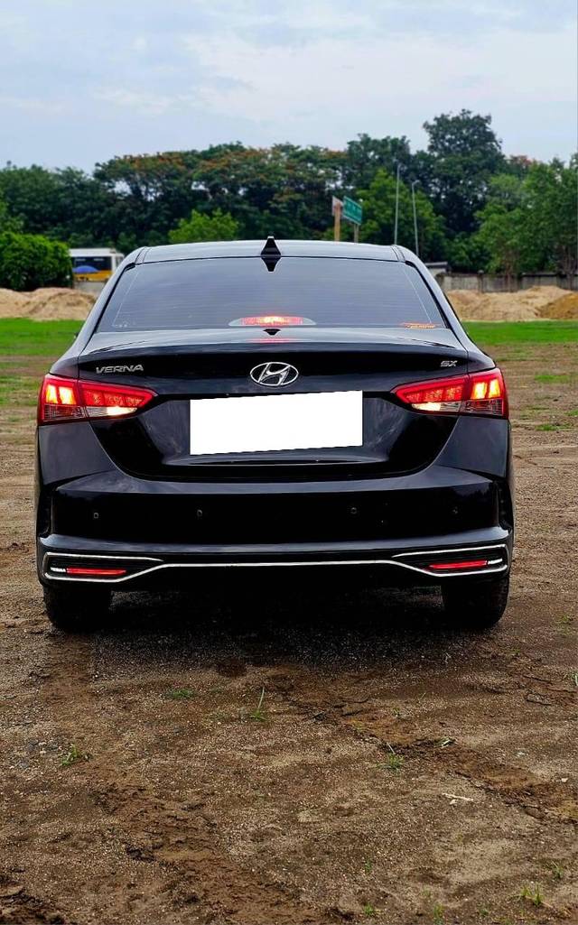https://images10.gaadi.com/usedcar_image/4635295/original/processed_99582875cdf6729e7d4af333df1c33c7.jpg?imwidth=6402