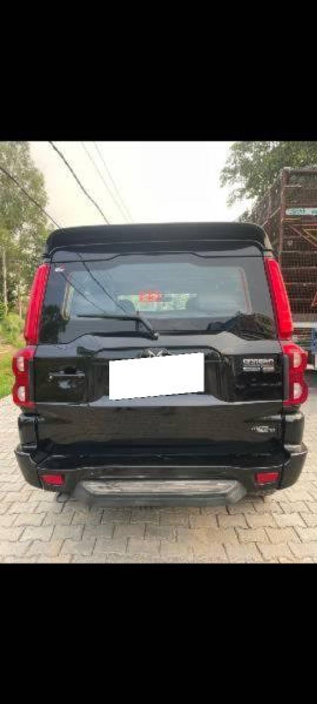 https://images10.gaadi.com/usedcar_image/4635381/original/processed_8fa58c04-ce39-431b-843f-f6444b4f5cf4.jpg?imwidth=6401