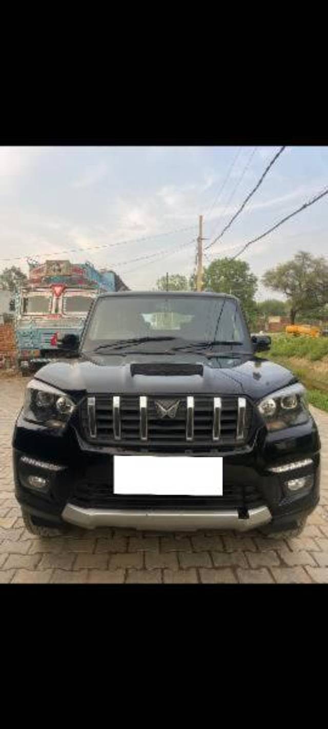 https://images10.gaadi.com/usedcar_image/4635381/original/processed_d795bbf0-0fe9-4826-9b5a-b36012434c48.jpg?imwidth=6400