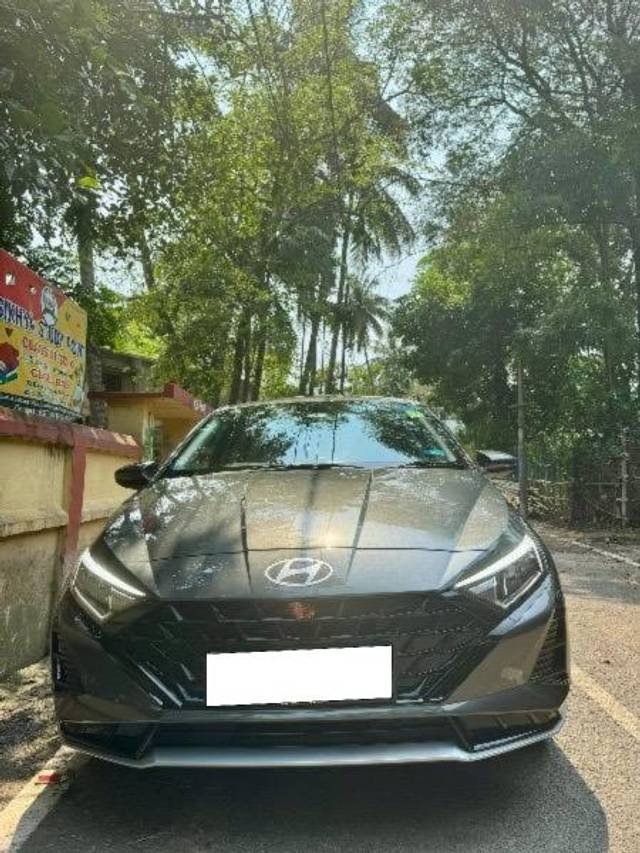 https://images10.gaadi.com/usedcar_image/4635382/original/processed_787e7585-4535-4140-854b-5d3d9b8238ac.jpeg?imwidth=6401