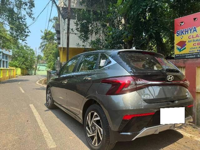https://images10.gaadi.com/usedcar_image/4635382/original/processed_ecadbe68-c4ab-4da9-8e0c-06a34a19fcf1.jpeg?imwidth=6402
