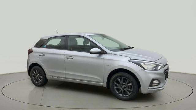 https://images10.gaadi.com/usedcar_image/4635396/original/65a6b6e78be6cbff4877e7ca93481344.jpg?imwidth=6400