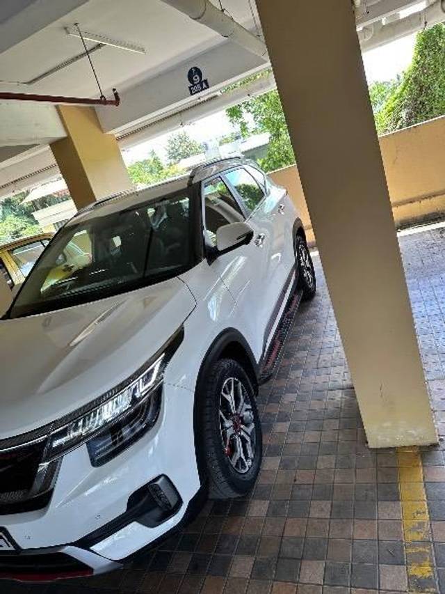 https://images10.gaadi.com/usedcar_image/4635397/original/processed_7c19115b-fa89-4a0a-8850-3fe046a59398.jpeg?imwidth=6402