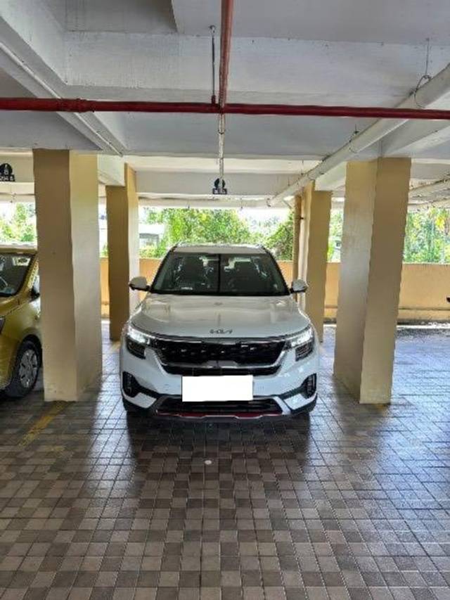 https://images10.gaadi.com/usedcar_image/4635397/original/processed_d6802e7a-7567-46fd-9ebe-4e8bd230f079.jpeg?imwidth=6400