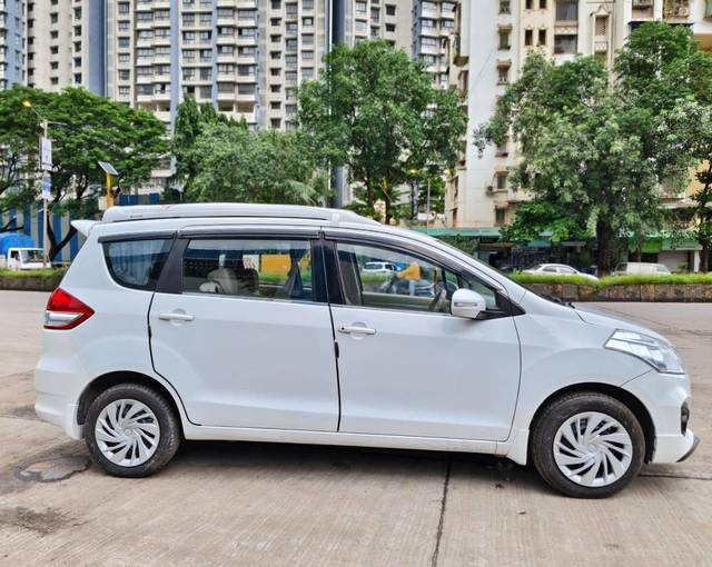 https://images10.gaadi.com/usedcar_image/4635405/original/processed_b0b64357c11b82a6a6704d9c3fcdfac9.jpg?imwidth=6401