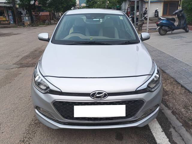 https://images10.gaadi.com/usedcar_image/4635420/original/processed_d75cea76f194ef97ca5632bb1db61218.jpg?imwidth=6400