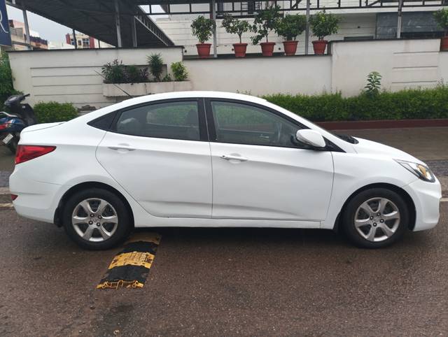 https://images10.gaadi.com/usedcar_image/4635422/original/8ad8b2a004bb89c98716eda1f61ca65c.jpg?imwidth=6401