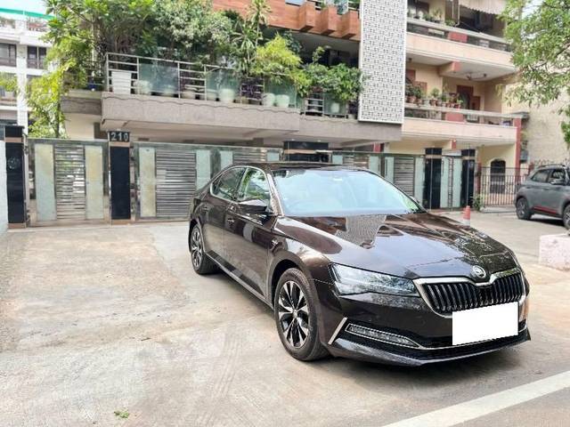 https://images10.gaadi.com/usedcar_image/4635464/original/processed_7a3c0c09-9afd-45cb-8f92-9be06bf58dba.jpeg?imwidth=6400