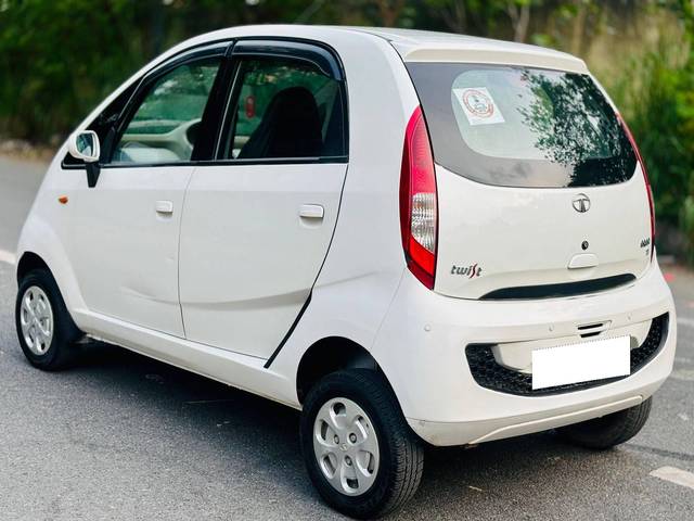 https://images10.gaadi.com/usedcar_image/4635468/original/processed_185aebb94ec2ab06a24f7e6e023b795c.jpg?imwidth=6402